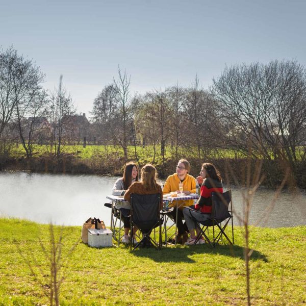 Cadeaubon picknick opgezet en afgeruimd aan Maaigemdijk